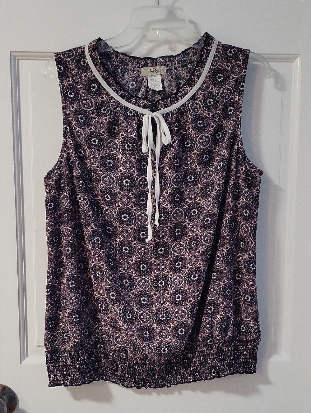 Ivy Ridge Womens Black and Cream Medallion Print Top Size Large